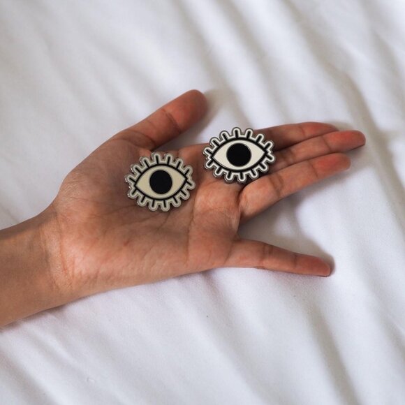 Kendall + Kylie Enamel Eye Pins (2 Piece Set) - Picture 1 of 6